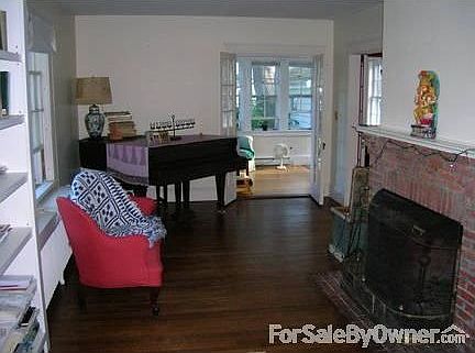Livingroom : Livingroom looking towards sunporch