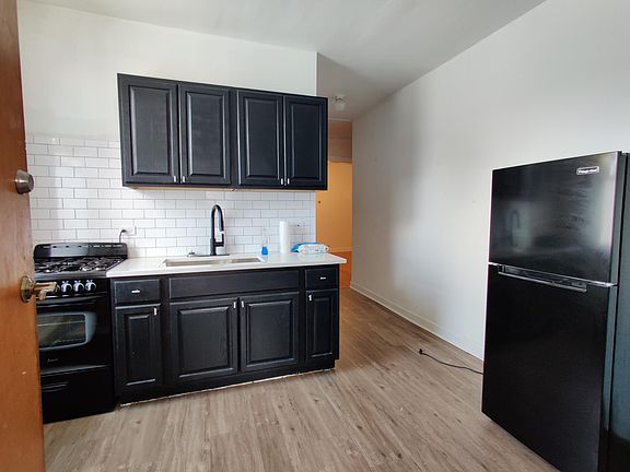 4th image of 4312 N Lincoln Ave