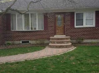 13 Daywood Ct, East Northport, NY 11731