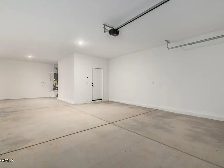 17318 W Surrey Dr — Photo 35