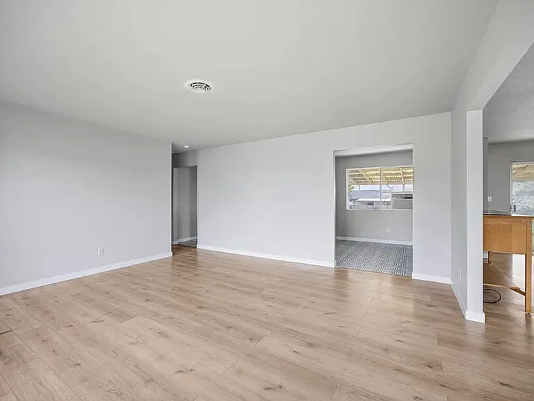 1816 Beacon Rd — Photo 3