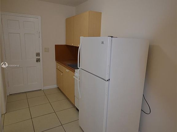 4th image of 700 NE 85th St #12