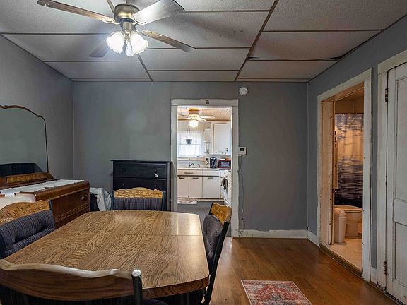 4th image of 362 Main St