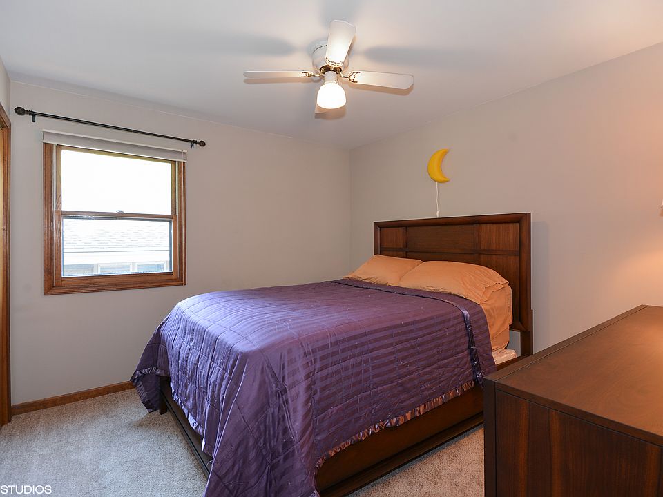 2nd Bedroom/New Carpet