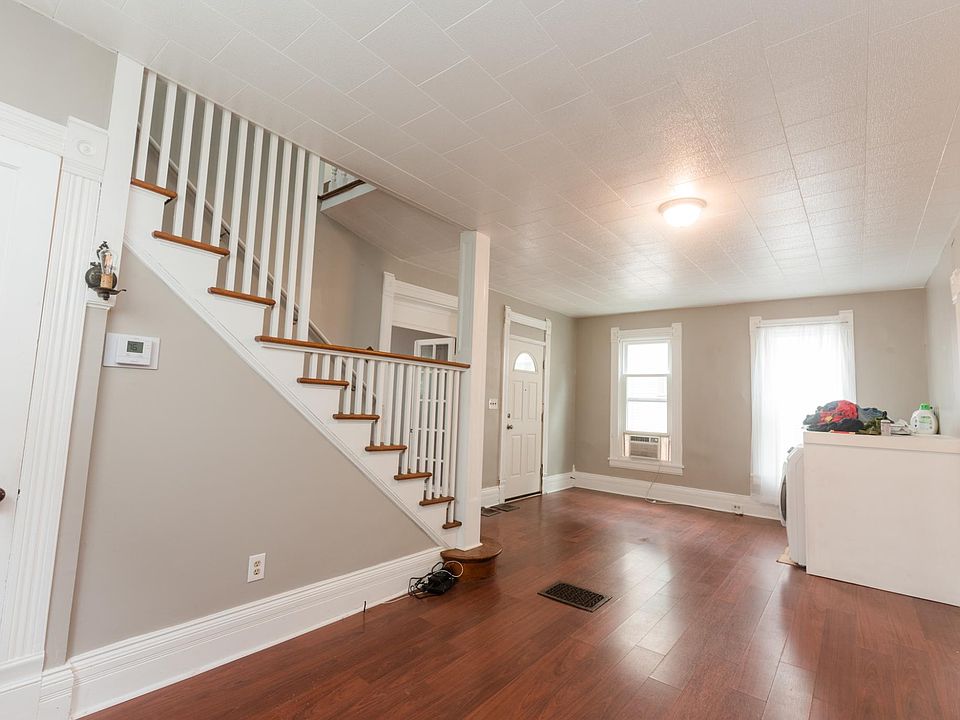 Living room/washer dryer