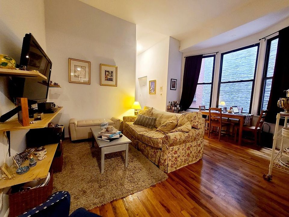 1st image of 132 W 72nd St APT 3C