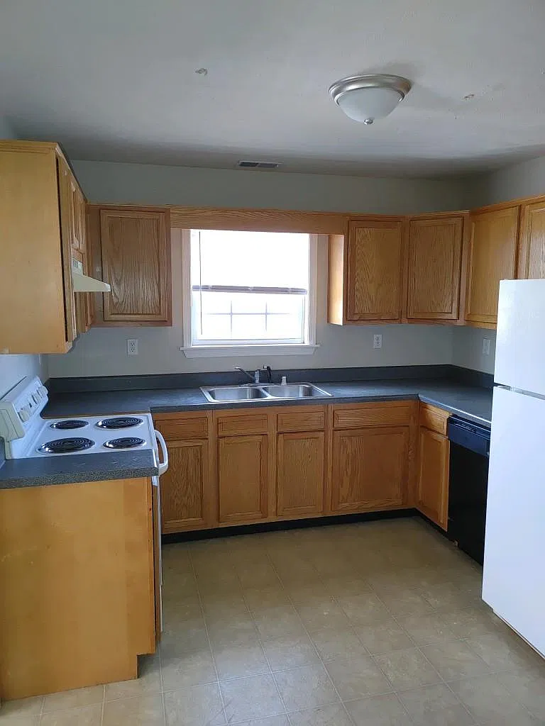2 bed, 900 sqft, $995 — Photo 2