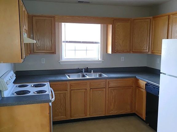 2nd image of 100 Kenilworth Ct APT C