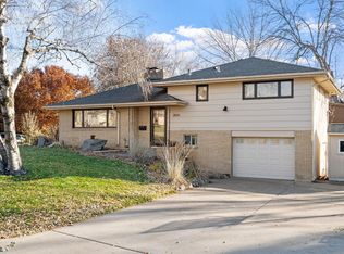 2820 34th Ave NE, Saint Anthony, MN 55418