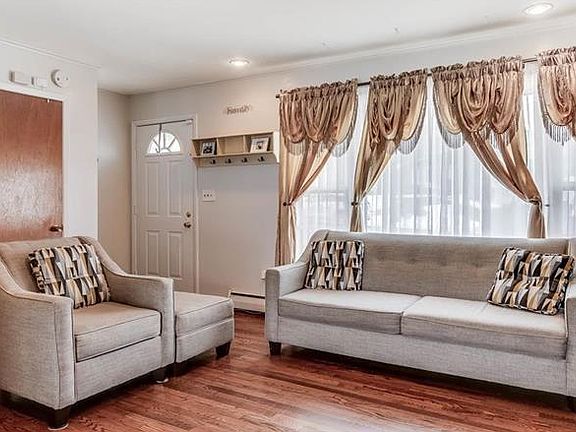 3rd image of 7 Hillcrest Dr