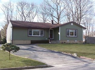10 Fawn Ln W, South Setauket, NY 11720