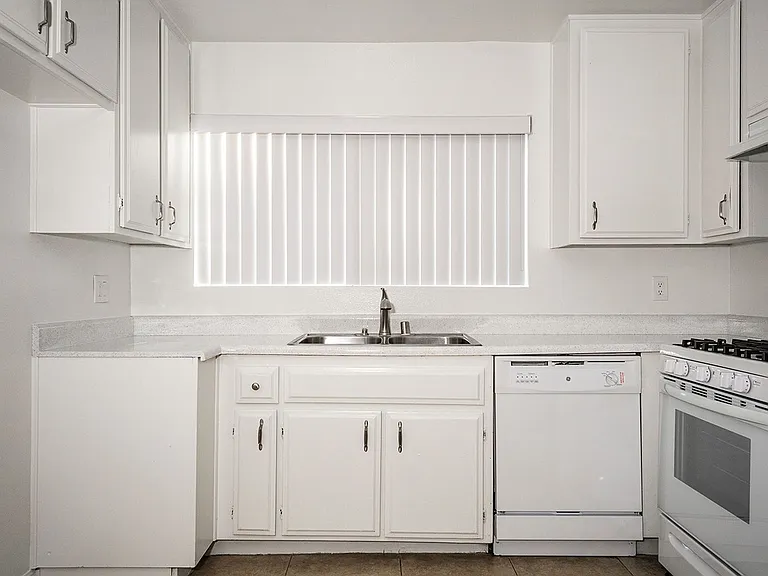 321 N Cedar St — Photo 44