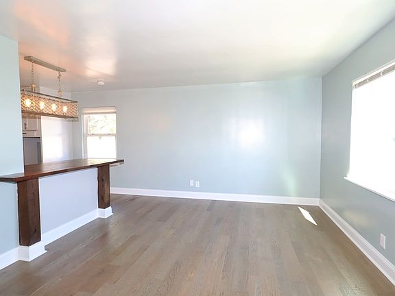 4th image of 3206 N Emerson Ave