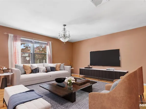 1036 Maple Ave, Ridgefield, NJ 07657