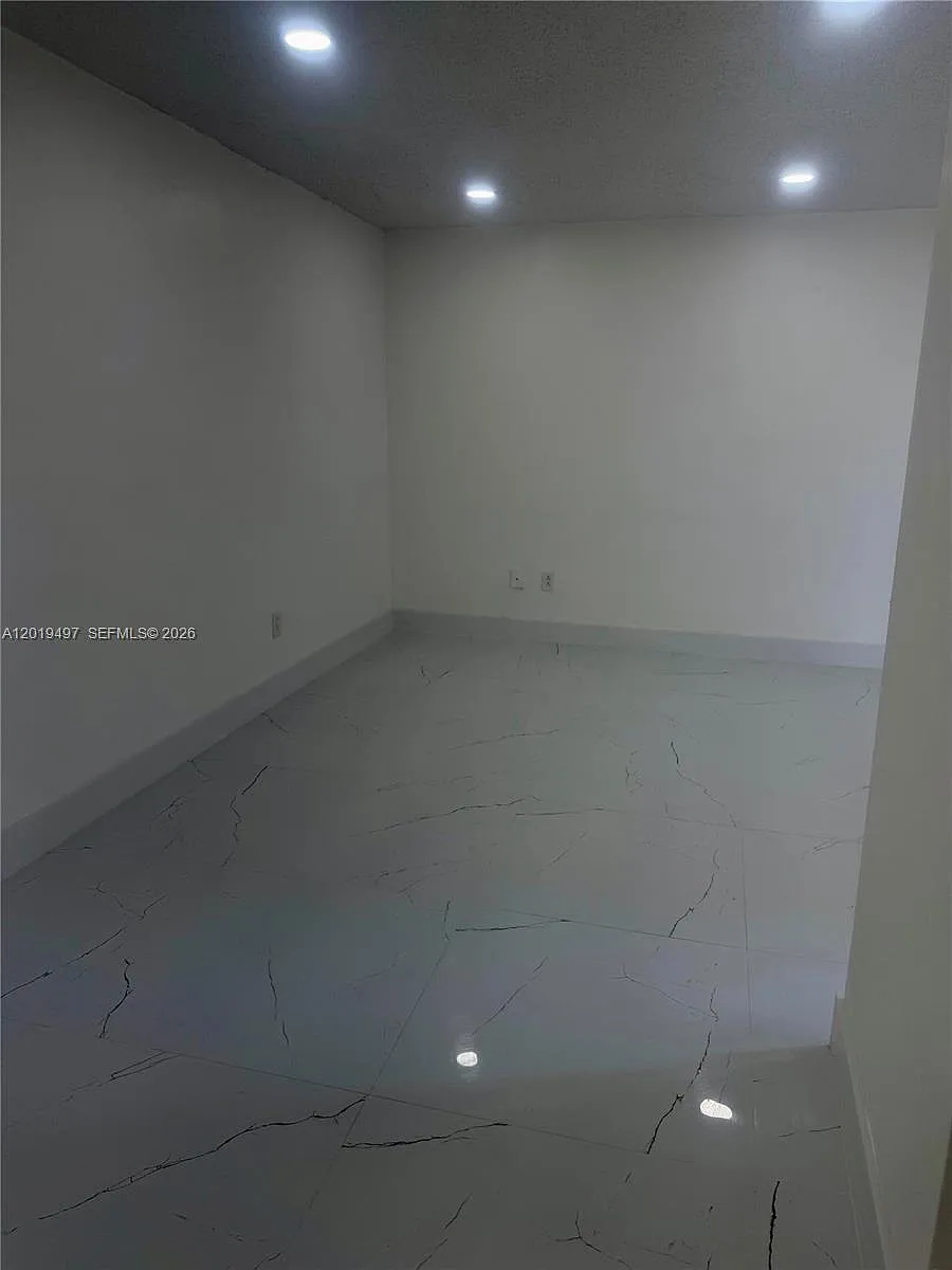 Building Photo - 3700 NW 62nd Ave #207