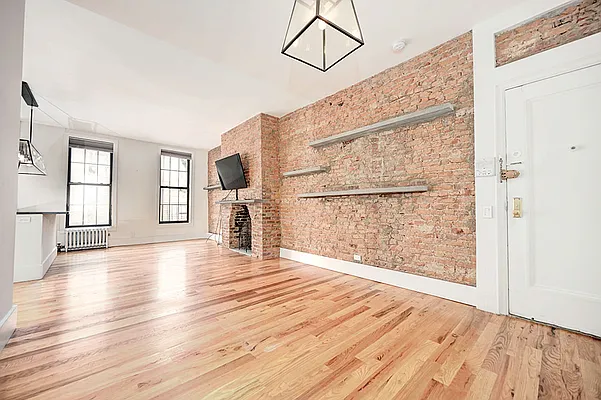 Rented by Urbane Brokerage | media 16