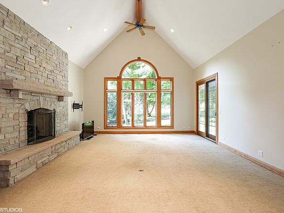 2nd image of 304 Carriage Hill Cir