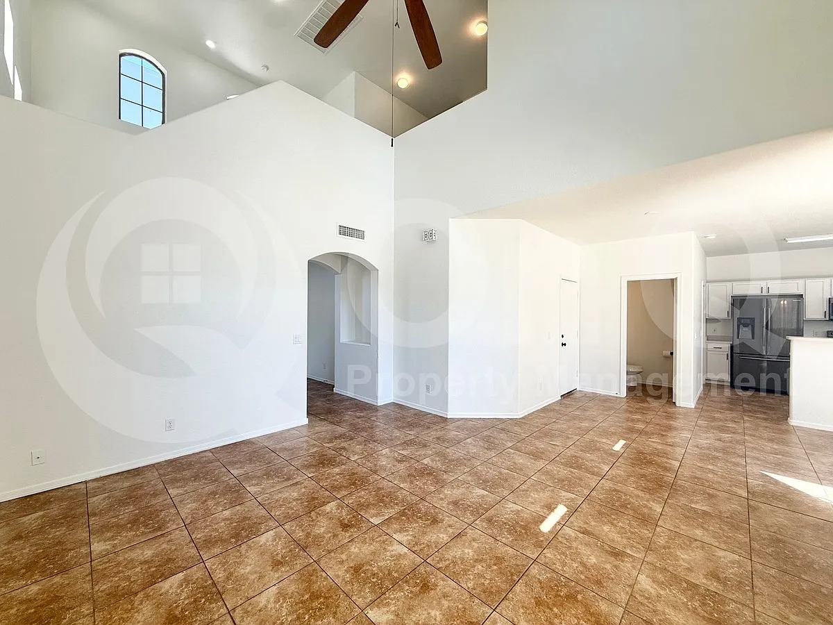 3 bed, 2.5 bath, 1558 sqft, $2,200 — Photo 4