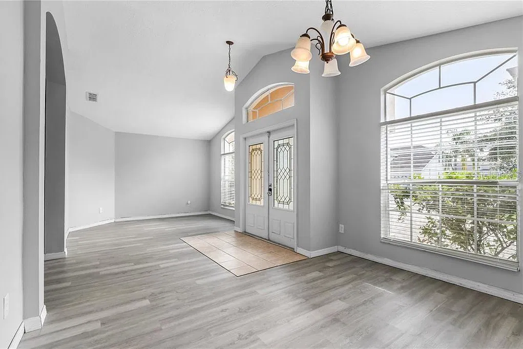 4 bed, 3.0 bath, 2233 sqft, $2,400 — Photo 4