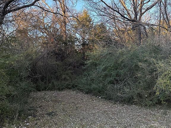 4th image of 9961 Teagarden Rd