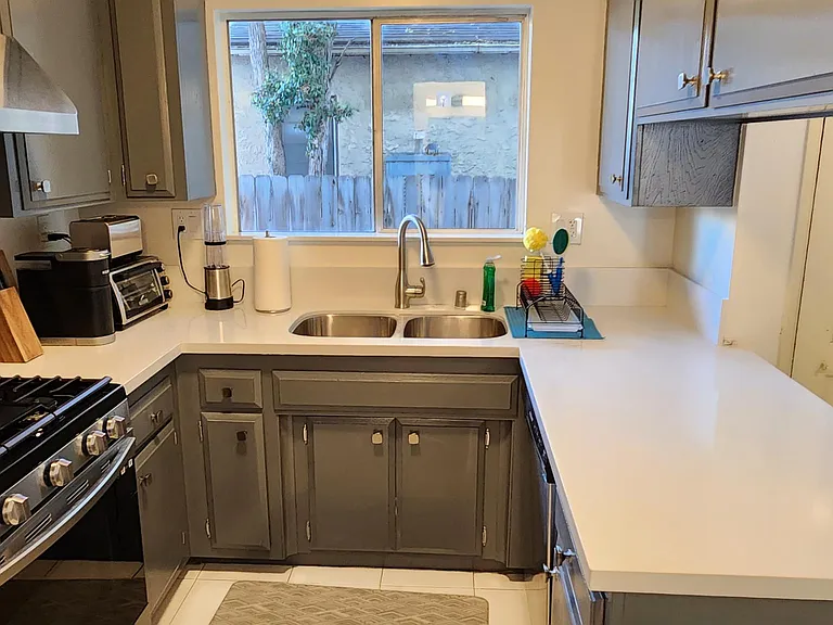 440 W Regent St #B — Photo 6