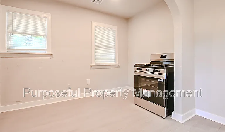 2201 Glen Ellyn St — Photo 12