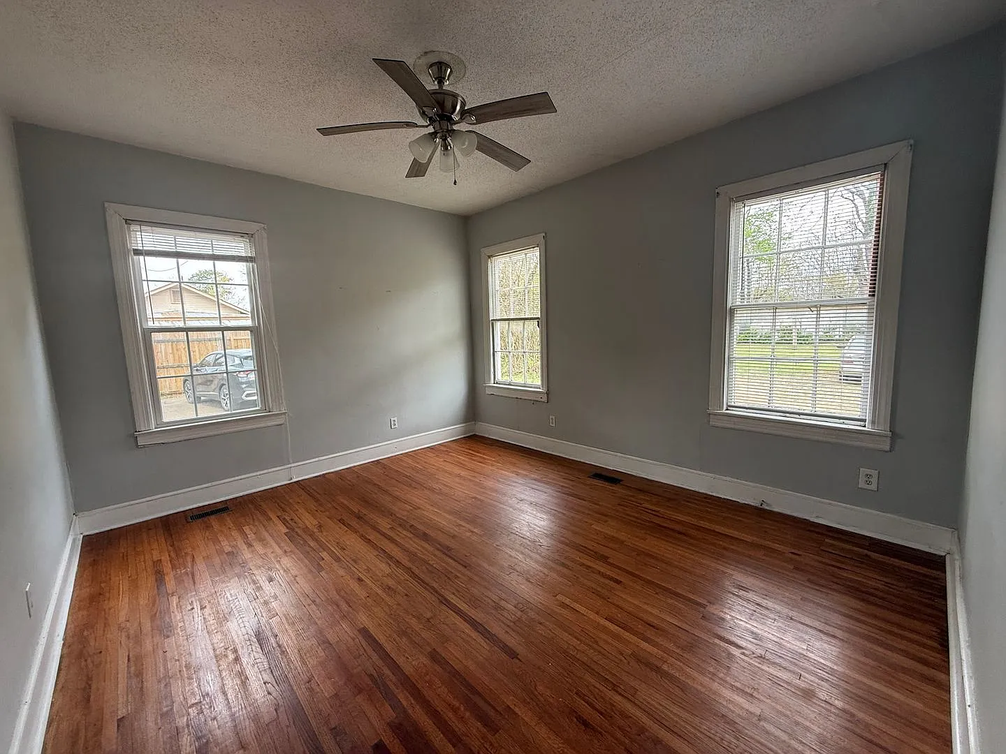 213 Wilson St NE — Photo 2