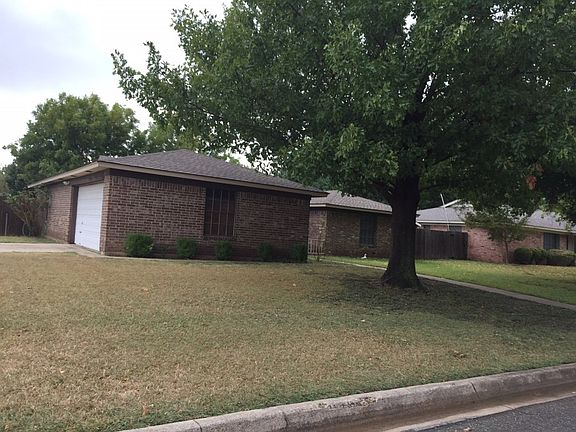 3rd image of 8416 Hillcrest Ct