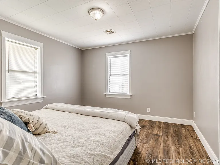 233 NE Queenstown Ave — Photo 13