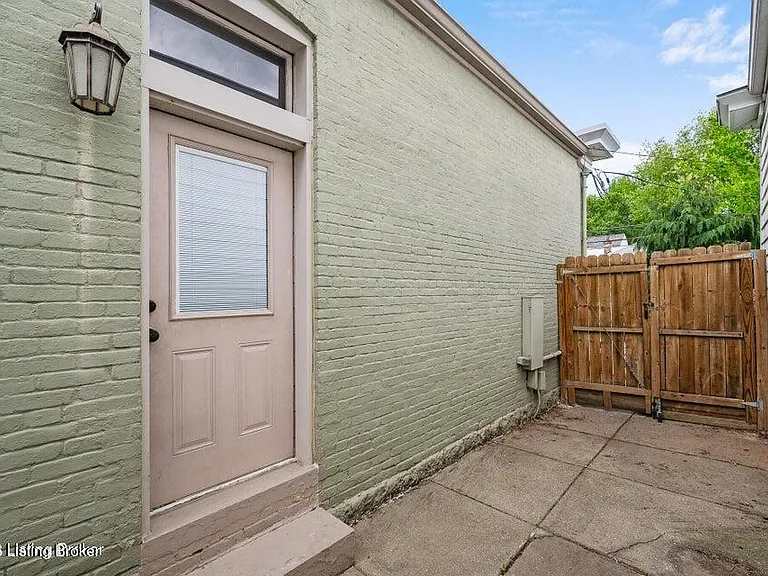 722 Camp St — Photo 31