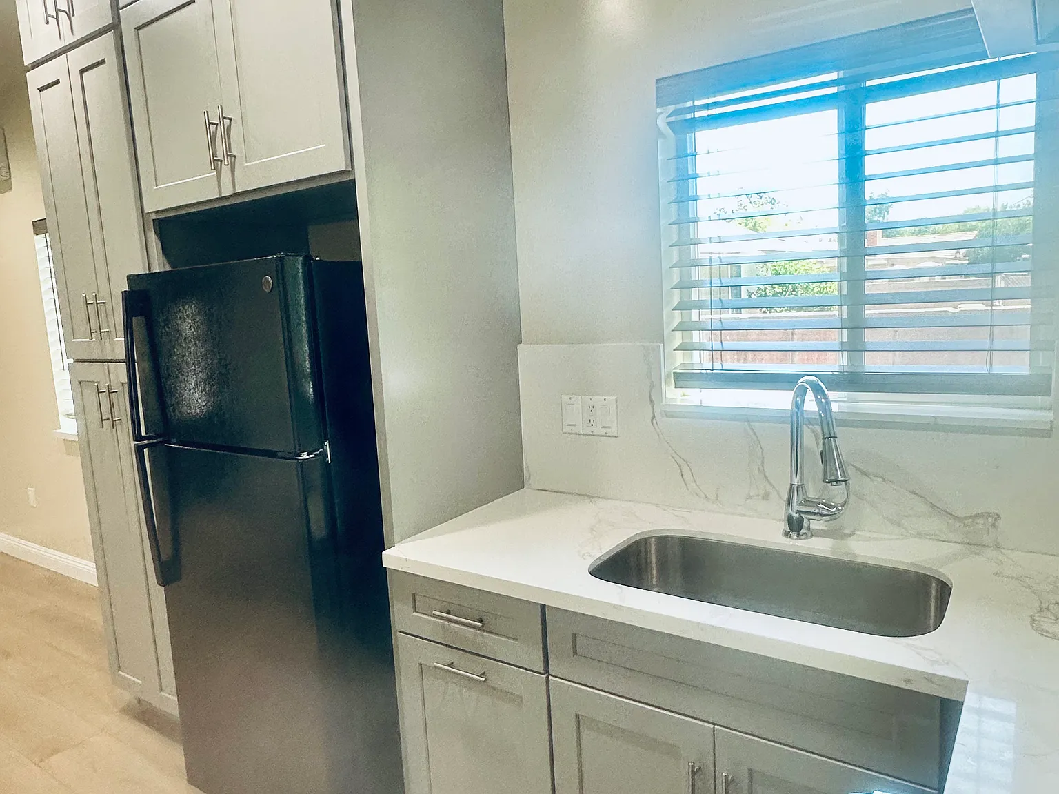 2 bed, 600 sqft, $2,700 — Photo 3