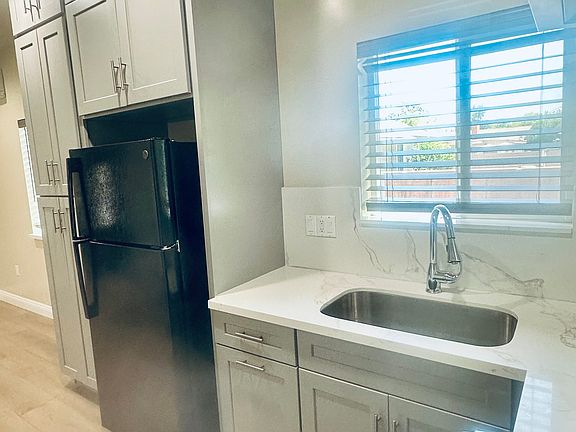 3rd image of 324 Coyle Ave #B