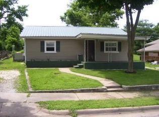 1113 Prospect Ave, Carthage, MO 64836
