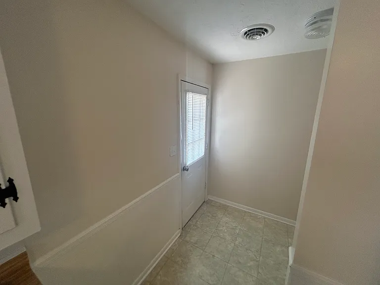 1005 Rose Ave — Photo 9
