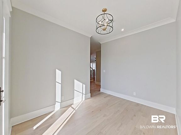 4th image of 832 Inlet Cir