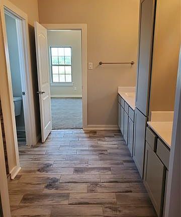 4th image of 500 Wood Dr