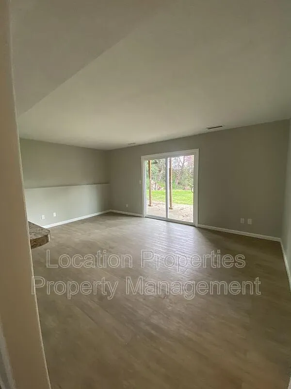 2 bed, 1.0 bath, 864 sqft, $950 — Photo 4