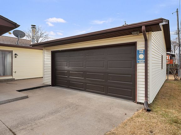 4th image of 1313 Blackhawk Ln