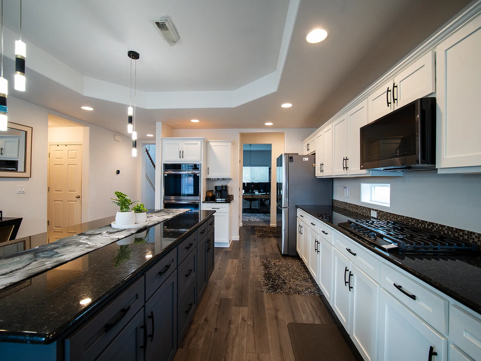 5 bed, 3429 sqft, $2,995 — Photo 3