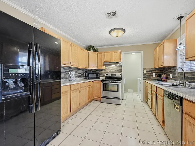 805 Harkey St — Photo 9