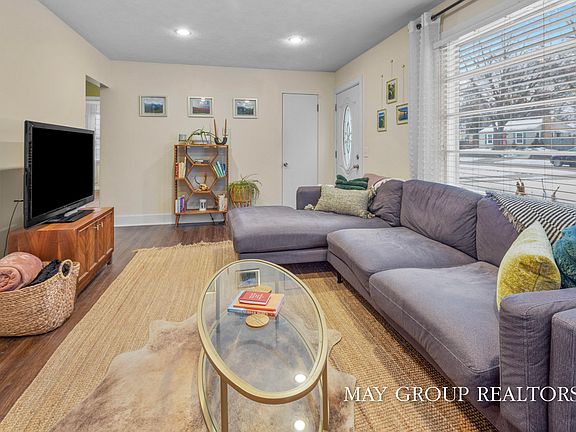3rd image of 2901 Cheney Ave NE