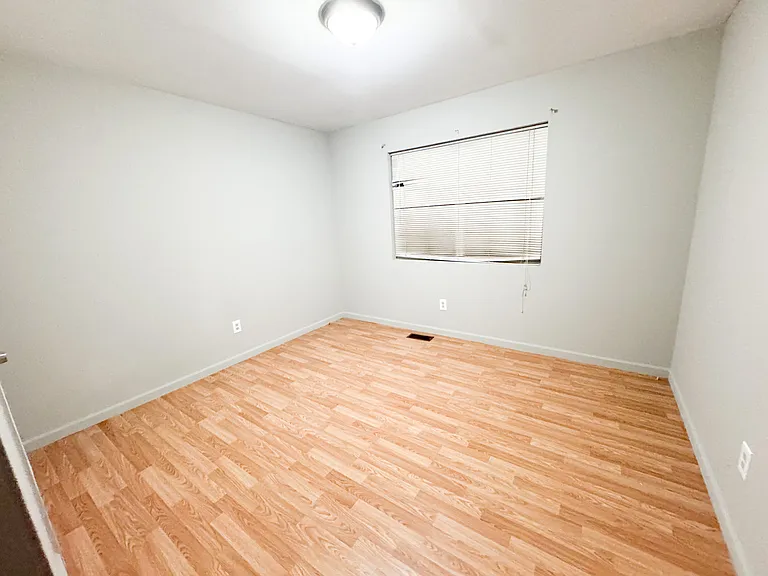 516 Goldensand Ln — Photo 10