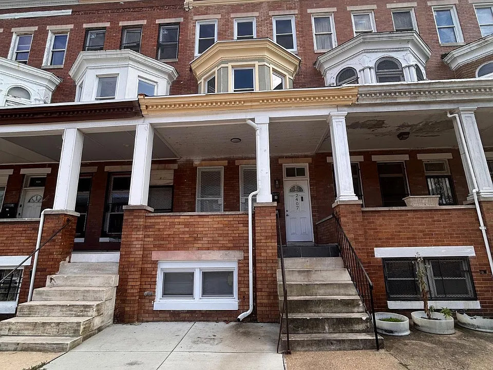 2407 W North Ave