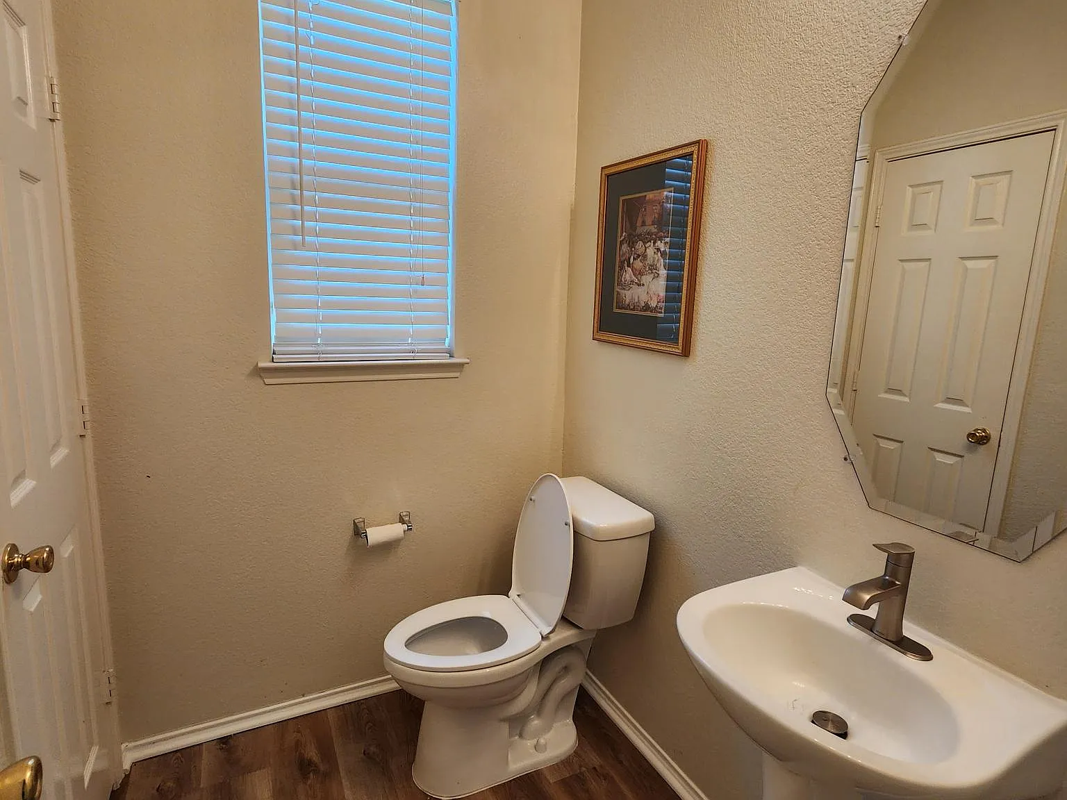 4 bed, 2.5 bath, 2998 sqft, $2,400 — Photo 4