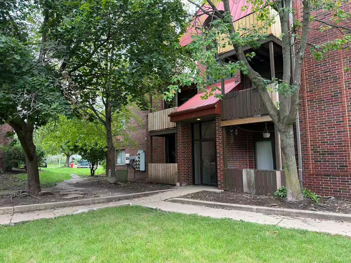 1340 Brook St — Photo 1