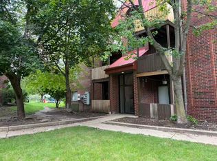 1340 Brook St APT E, Saint Charles, IL 60174