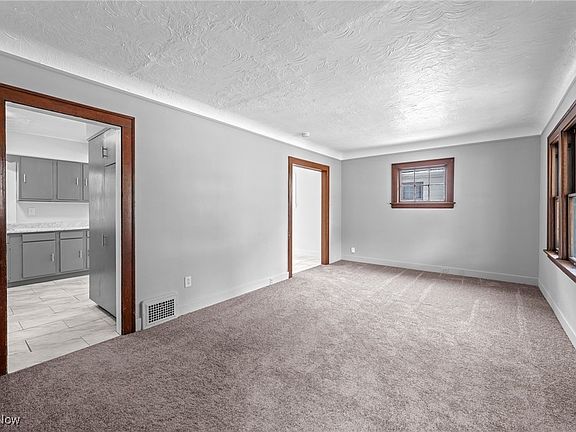 4th image of 1556 E 221st St