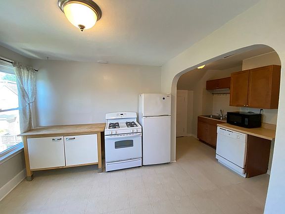 3rd image of 358-360 Humphrey St #3