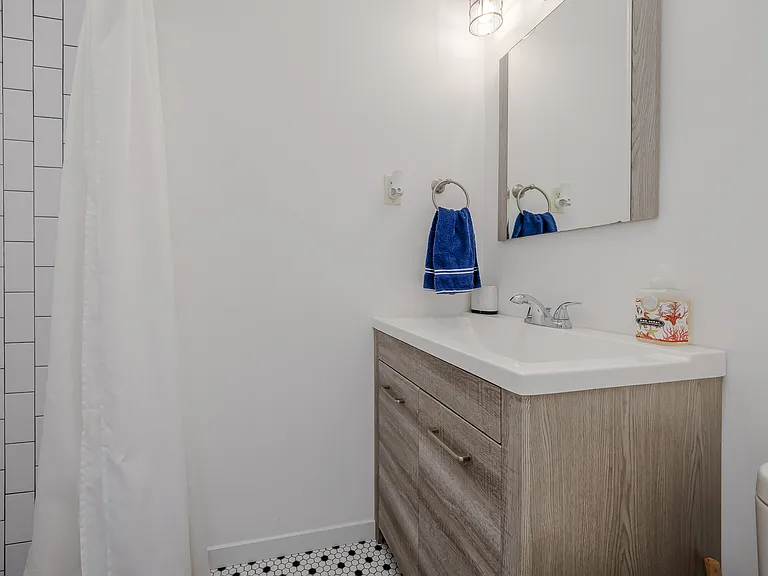 76 Manor Ln S — Photo 23