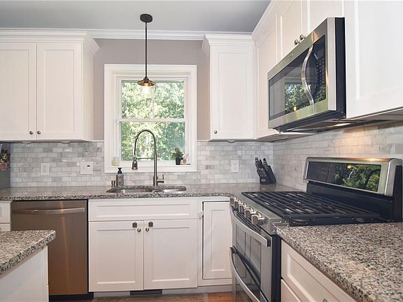 5th image of 114 Teakwood Dr